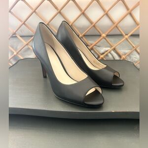 Cole Haan Black leather Peep-Toe Heels size 7